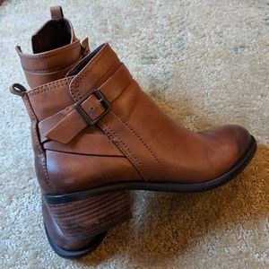 Vince Camuto VP-Beamer Ankle Boots